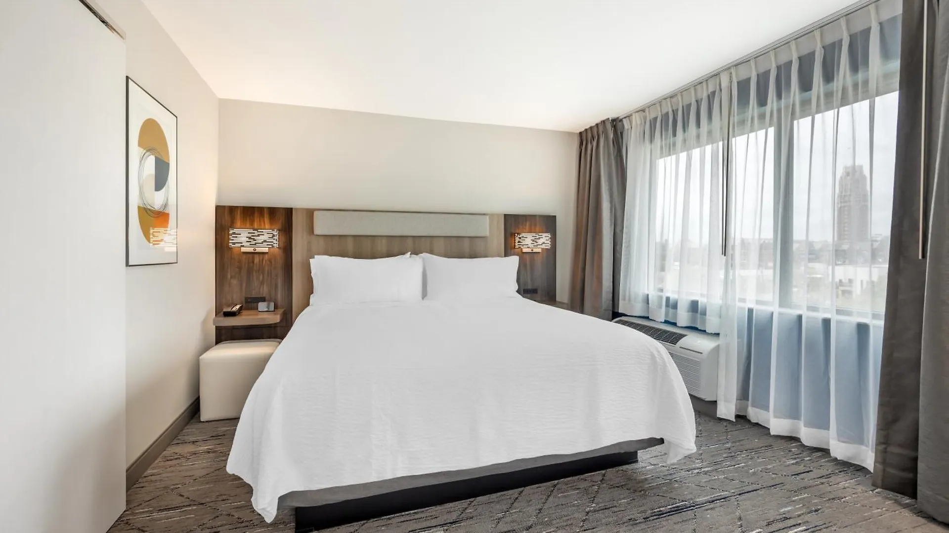 Holiday Inn Express & Suites Nashville West End - Univ Area By Ihg Hotel