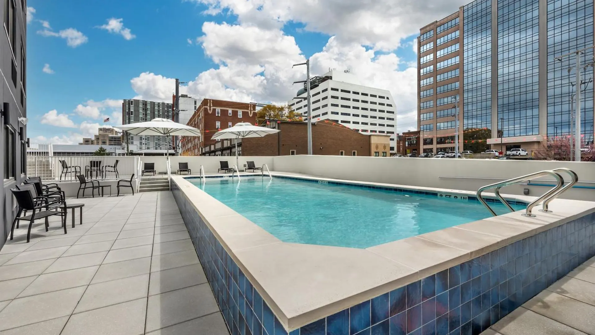 Holiday Inn Express & Suites Nashville West End - Univ Area By Ihg Hotel