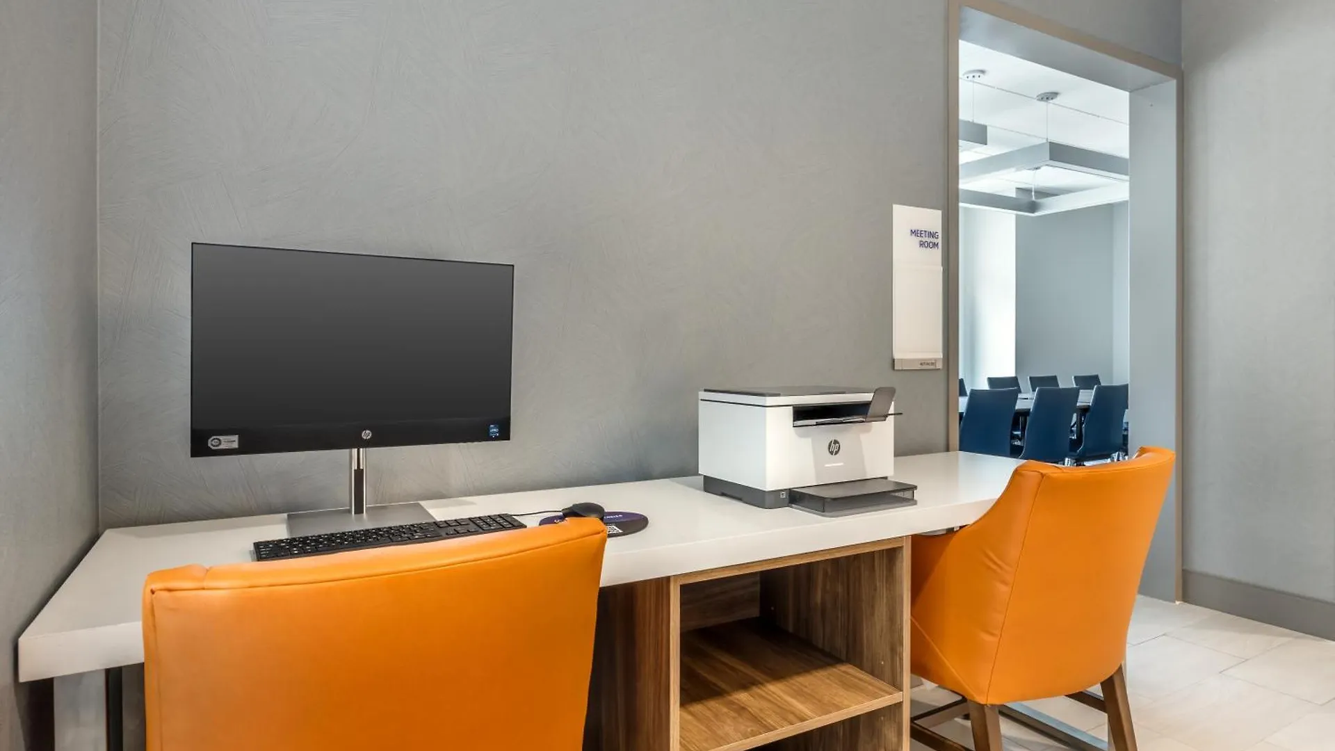 Holiday Inn Express & Suites Nashville West End - Univ Area By Ihg