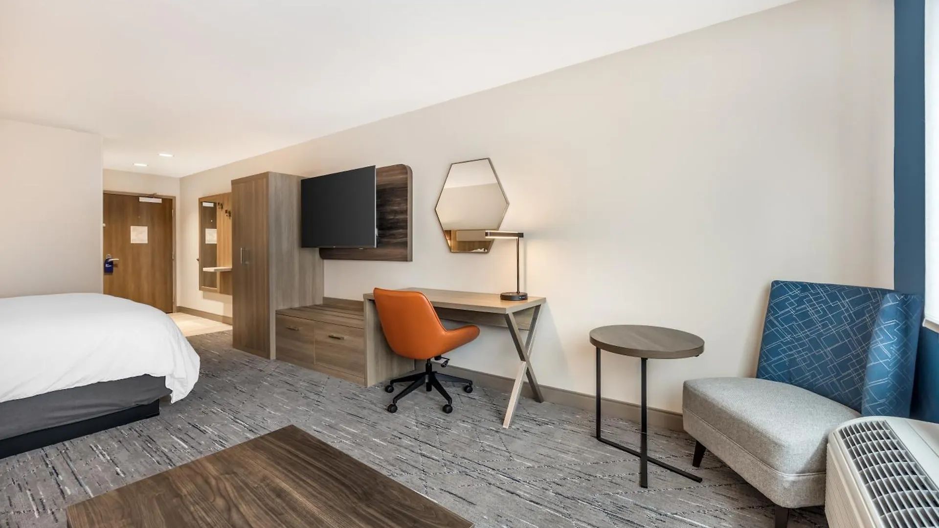 Holiday Inn Express & Suites Nashville West End - Univ Area By Ihg Hotel