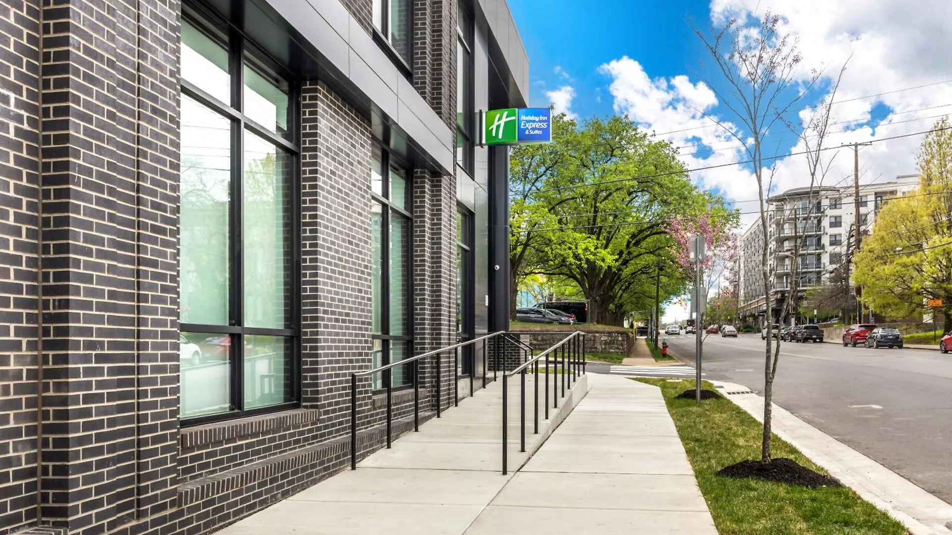 Holiday Inn Express & Suites Nashville West End - Univ Area By Ihg