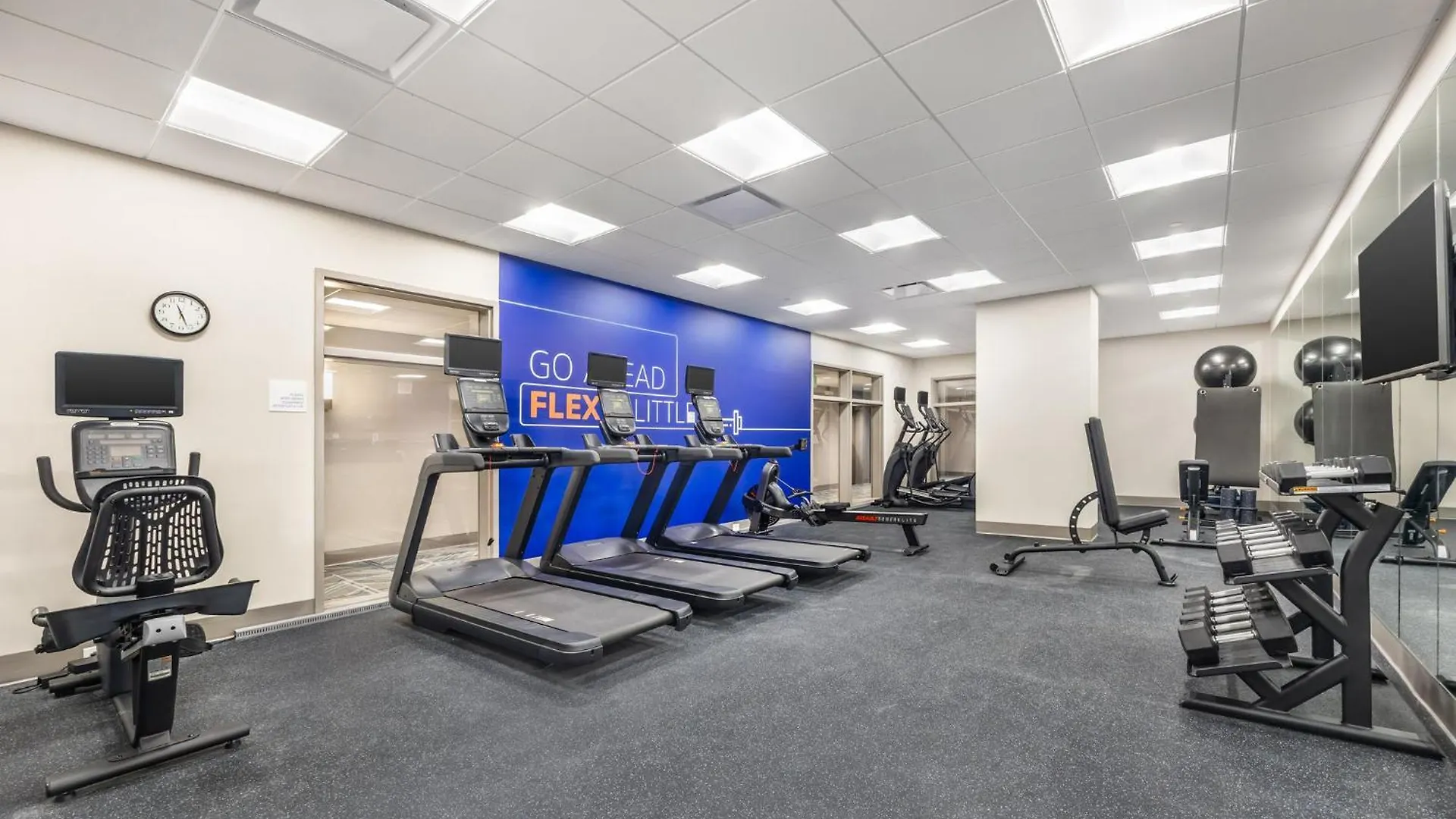 Holiday Inn Express & Suites Nashville West End - Univ Area By Ihg