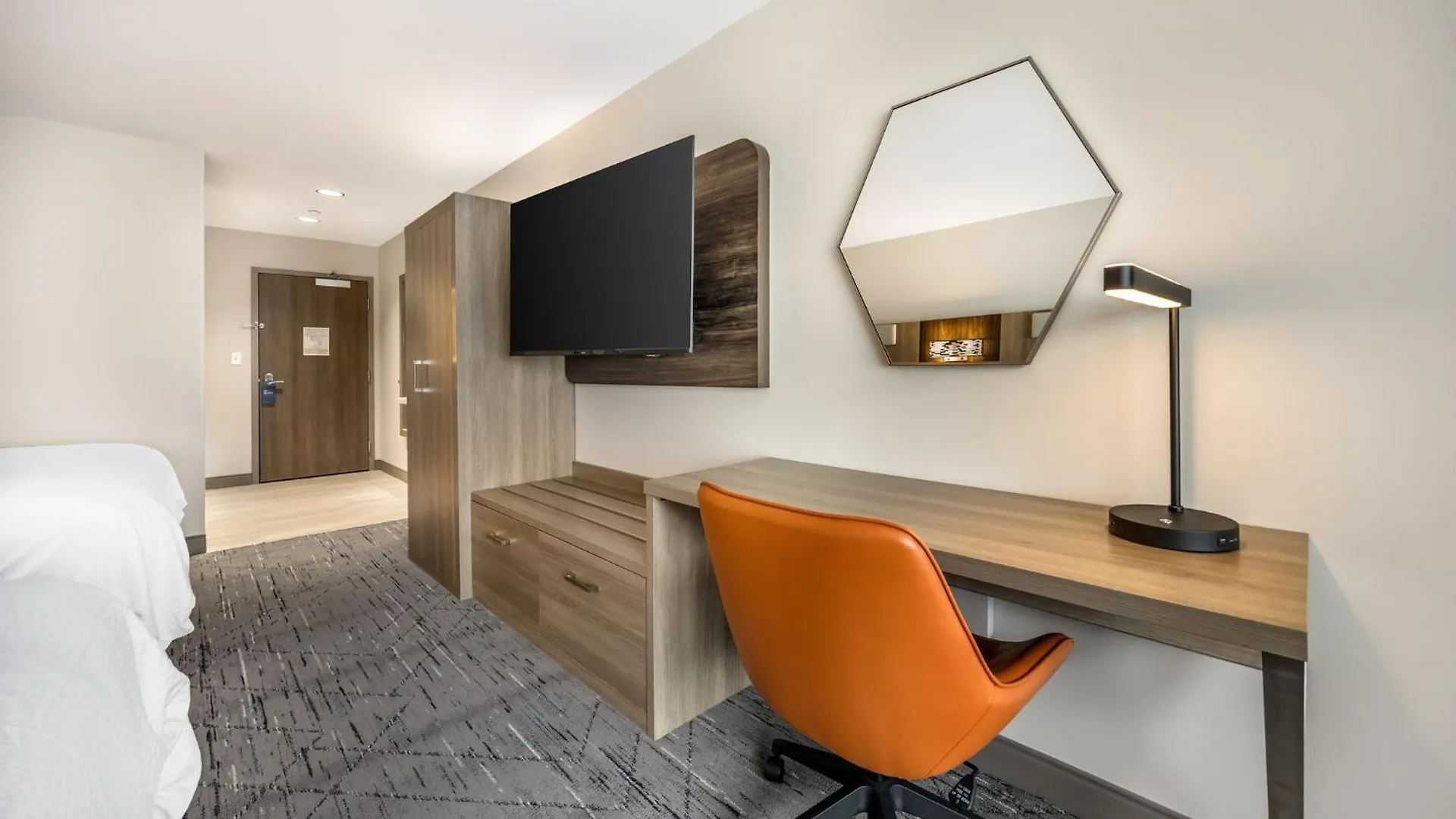 Holiday Inn Express & Suites Nashville West End - Univ Area By Ihg 3*,