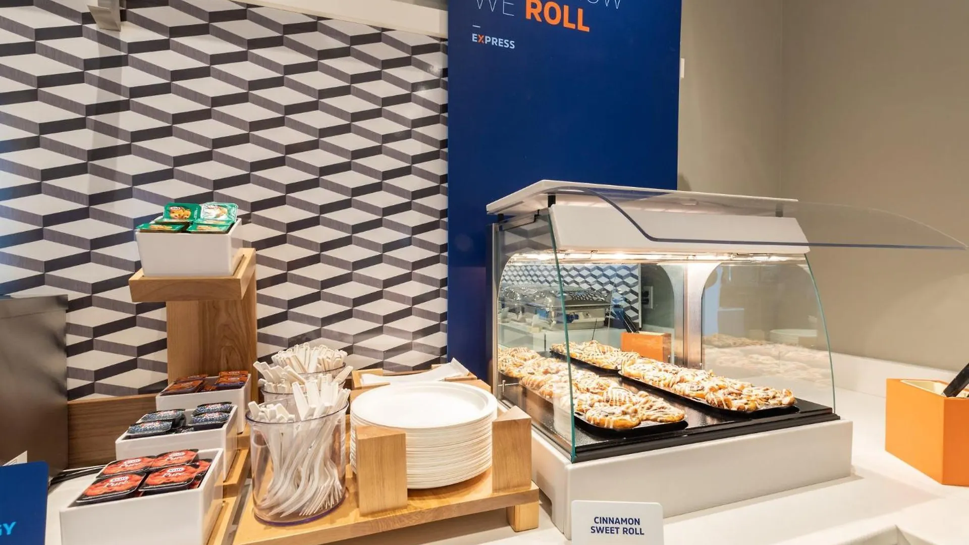 Holiday Inn Express & Suites Nashville West End - Univ Area By Ihg Hotel