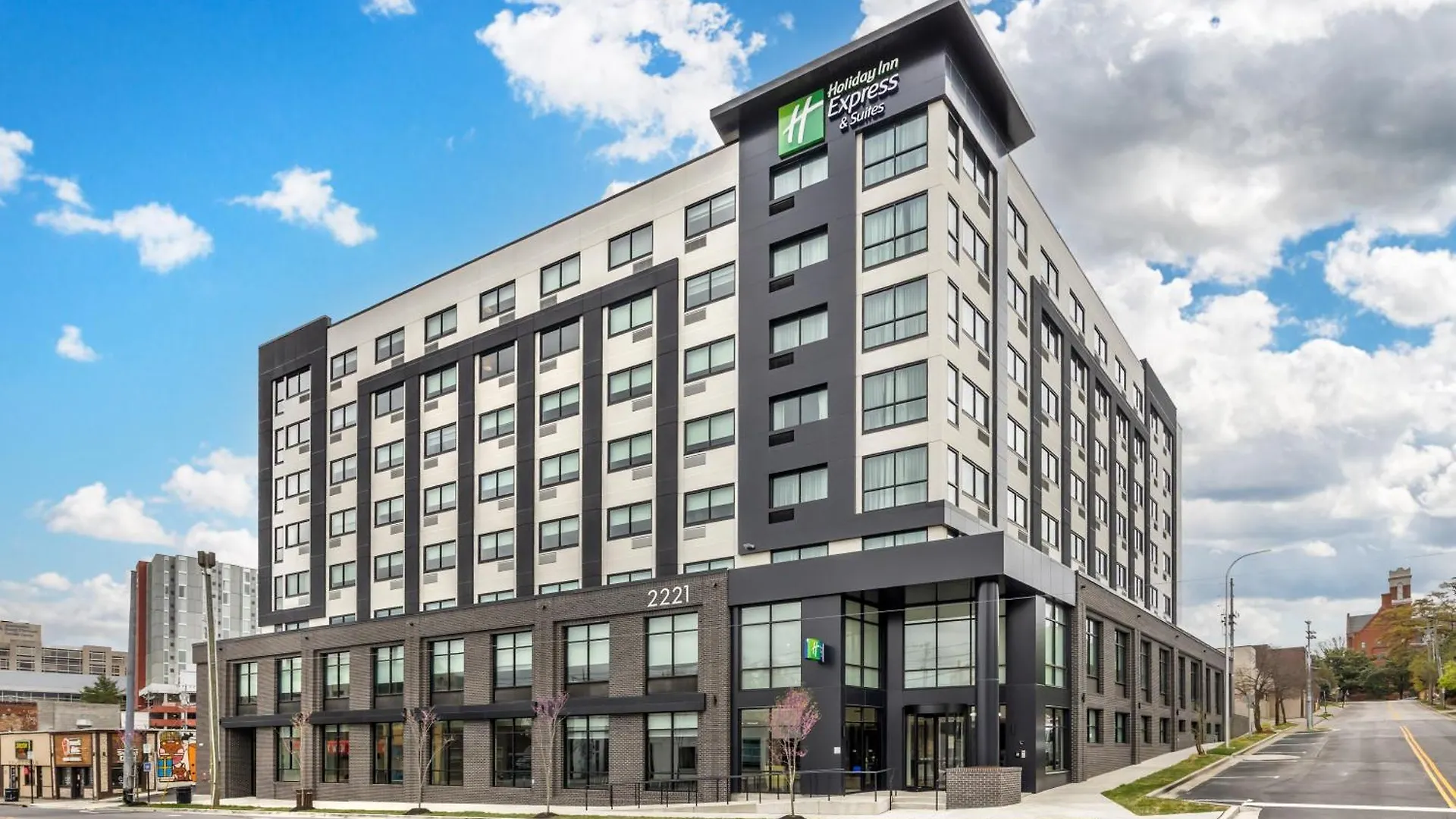 Holiday Inn Express & Suites Nashville West End - Univ Area By Ihg