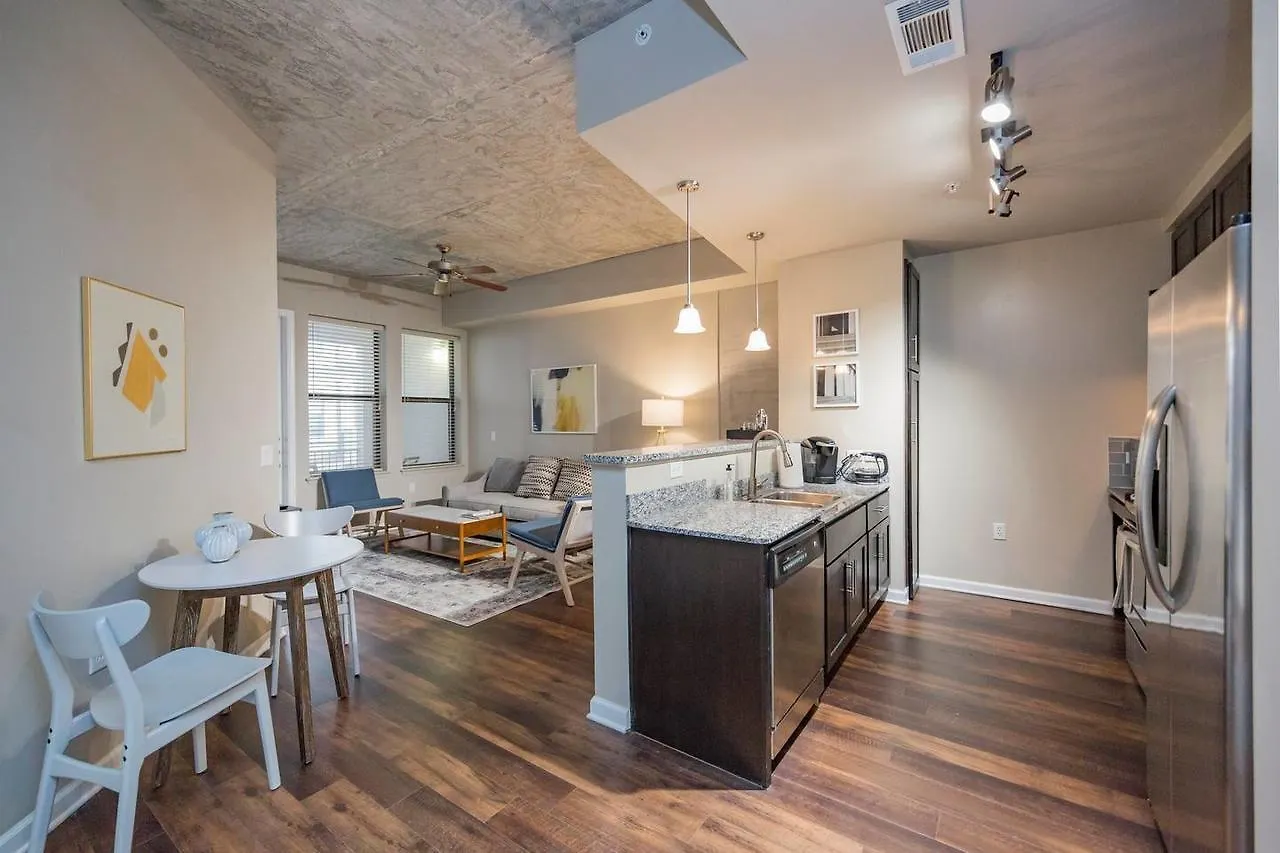 Holiday Inn Express & Suites Nashville West End - Univ Area By Ihg kontakter